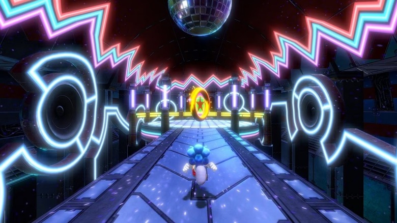 Sonic runs towards a large golden ring under a disco ball in Sonic Colors
