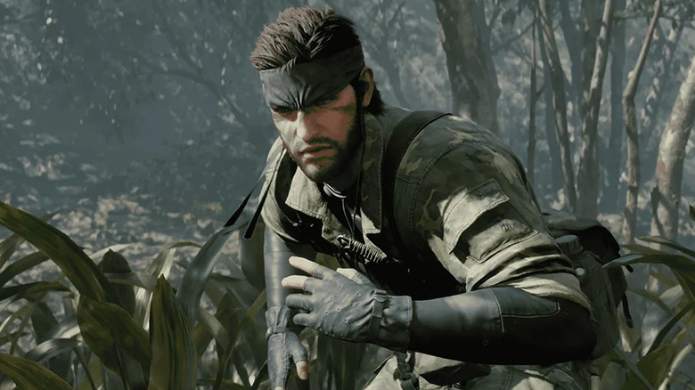 Naked Snake sneaks through a jungle in Metal Gear Solid Delta: Snake Eater