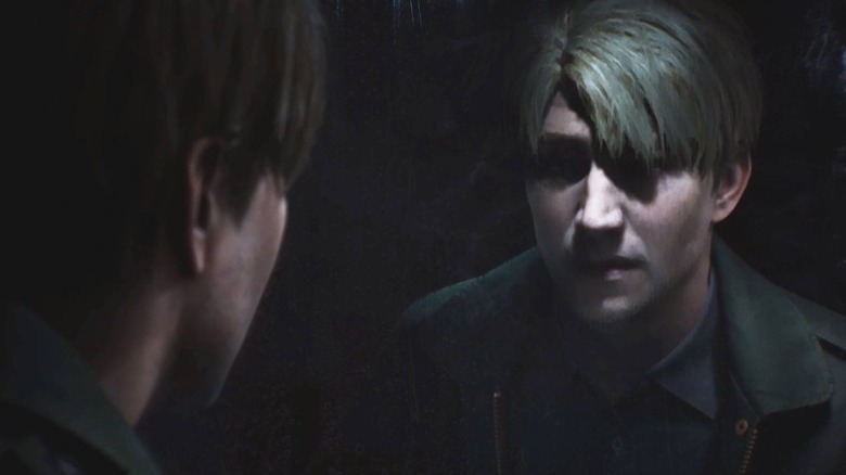 James Sunderland stares at his own reflection in Silent Hill 2 (2024)