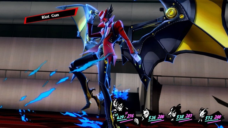 Noir prepares to use a riot gun in Persona 5