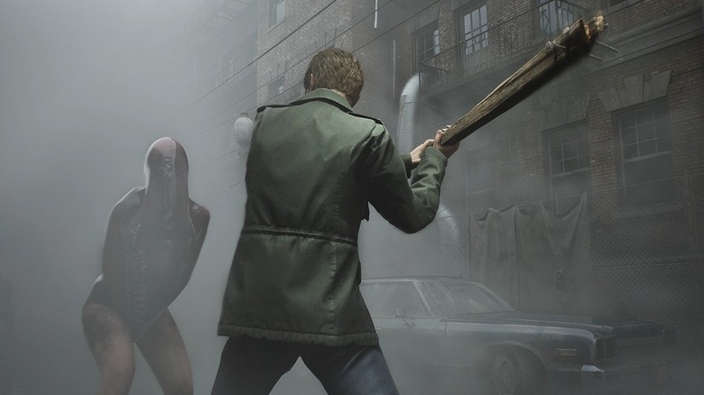 James Sunderland swings a wooden post with nails in it at a leering mannequin in Silent Hill 2 (2024)