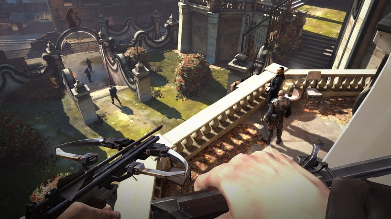 Corvo Attano aims a crossbow from over a balcony in Dishonored