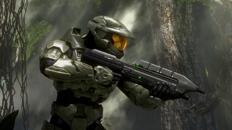 Master Chief holds an assault rifle in a jungle in Halo 3