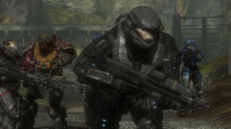 A squad of Spartans charge with their battle rifles ready in Halo: Reach