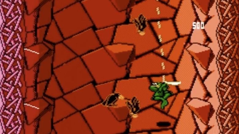 Rash battles crows while rappelling down a cliff in Battletoads