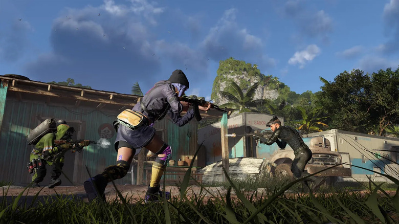 XDefiant players running at each other with weapons on a grassy field