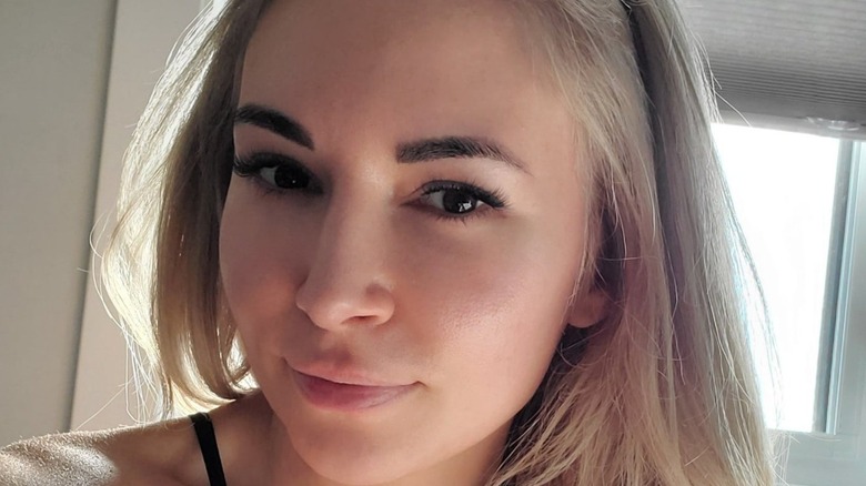 Alinity with blonde hair 