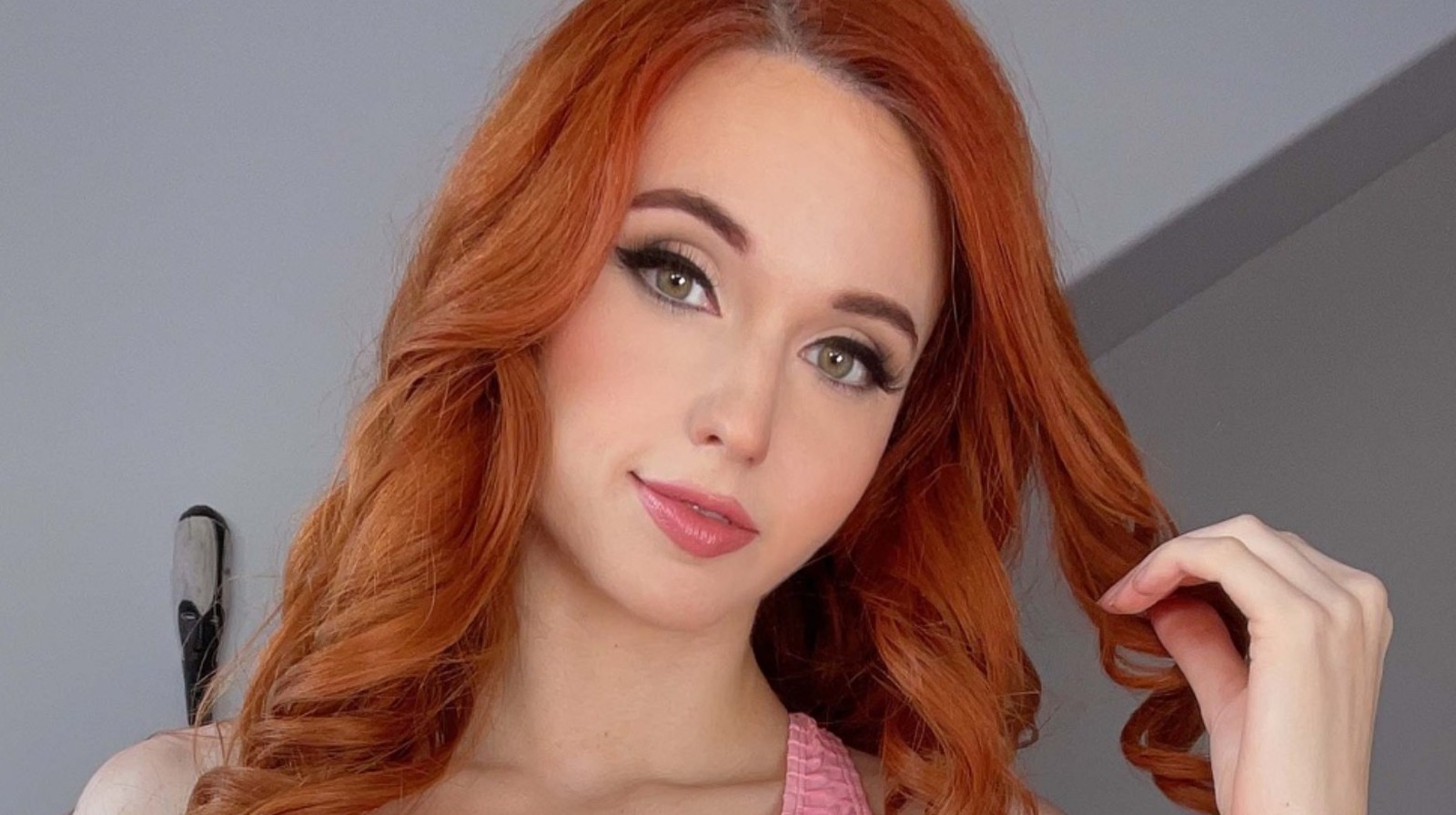 How much does amouranth make