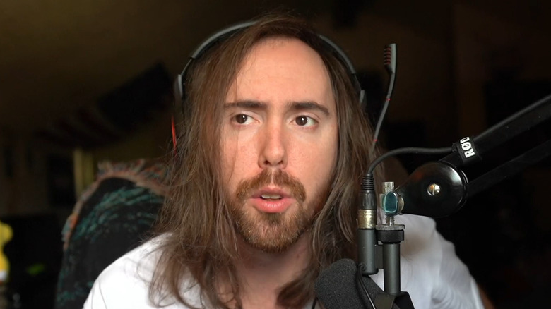 Asmongold streaming