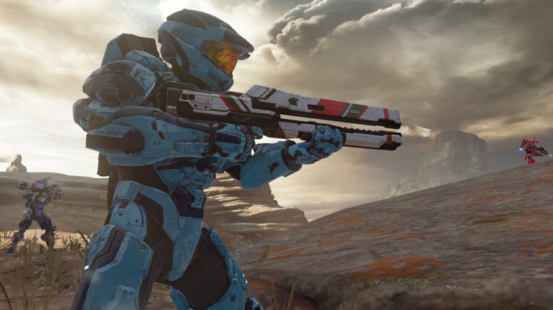 A group of Spartan soldiers navigate a plateau with their guns ready in "Halo: The Master Chief Collection" (2014)