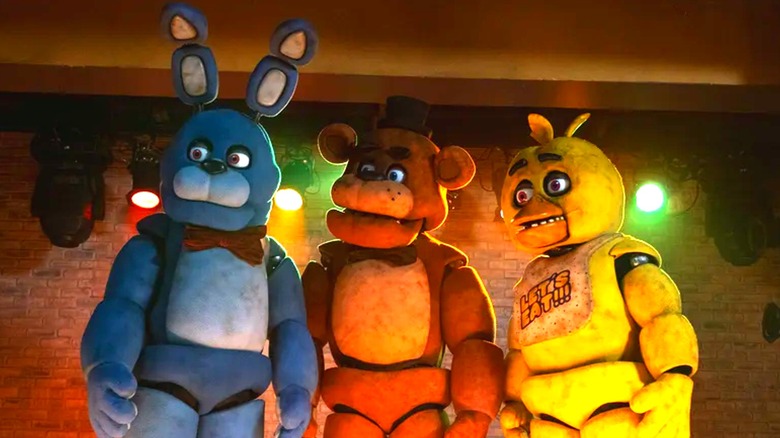 FNAF animatronics look left