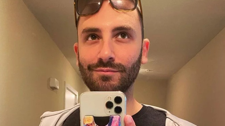 Reckful taking a selfie