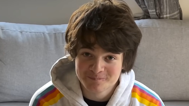 Tubbo wearing white hoodie