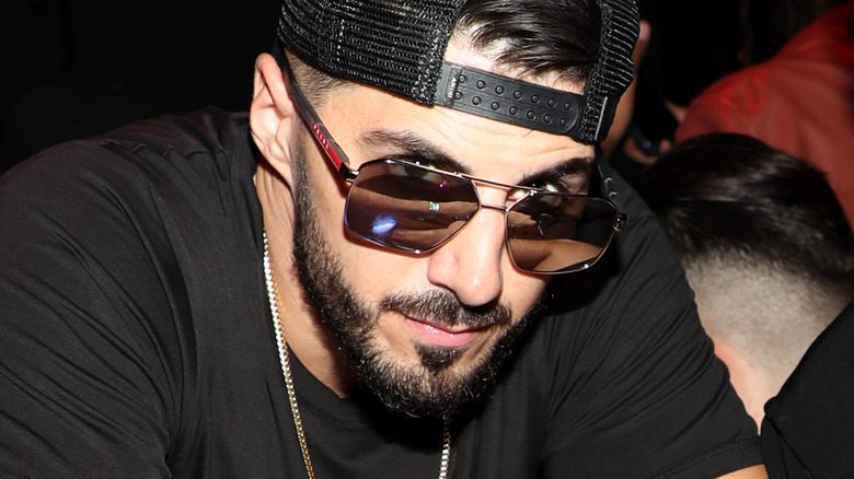 NickMercs shades at indoor event