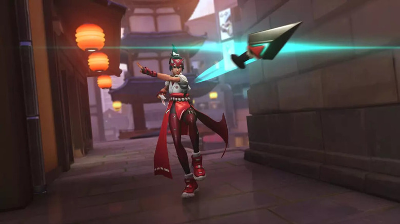 Kiriko throwing Kunai