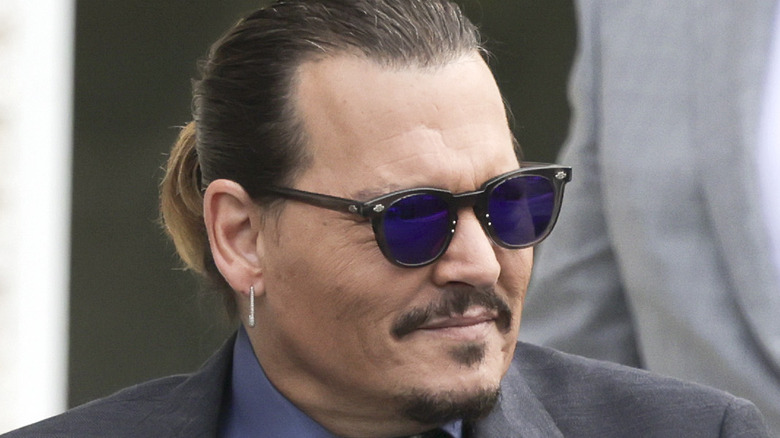 Johnny Depp shades courthouse