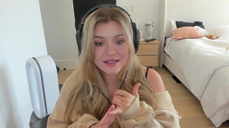 BrookeAB Beginning Her Stream