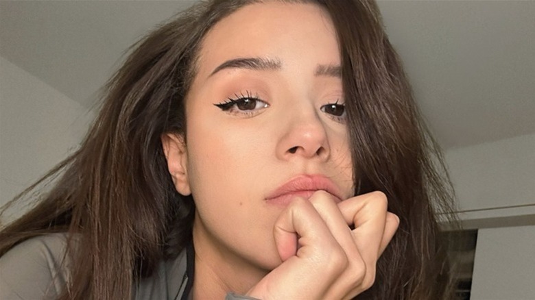 Pokimane chin in hand