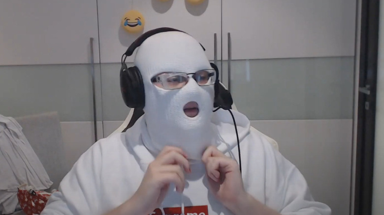 The Hilarious Way This Streamer Revealed His Face