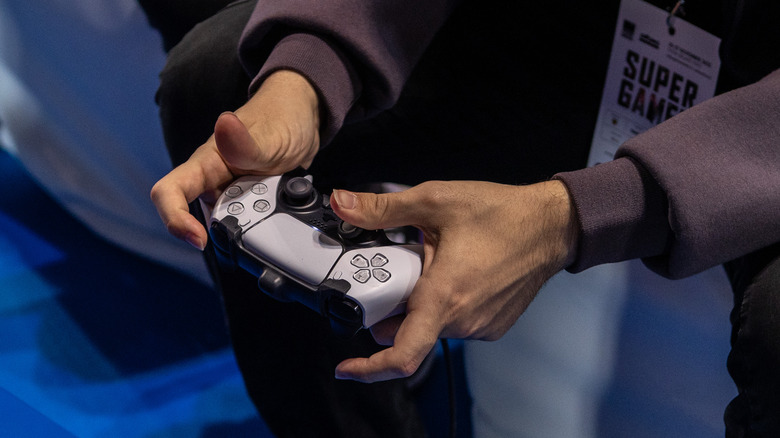 Gamer holding controller