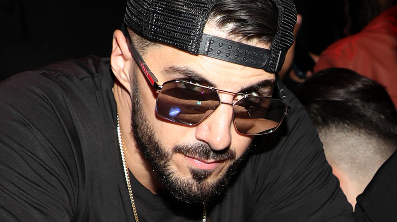 NickMercs shades at indoor event