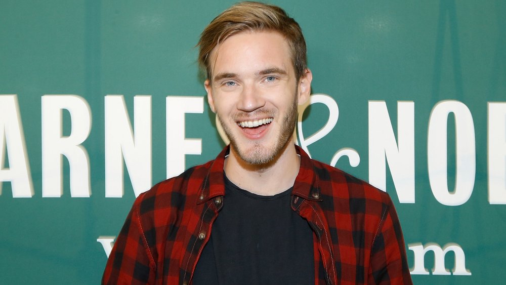 Quanto dinheiro ganha PewDiePie, primeiro r com 100 milhões