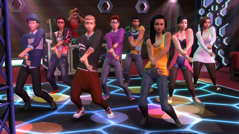 Sims dancing in club