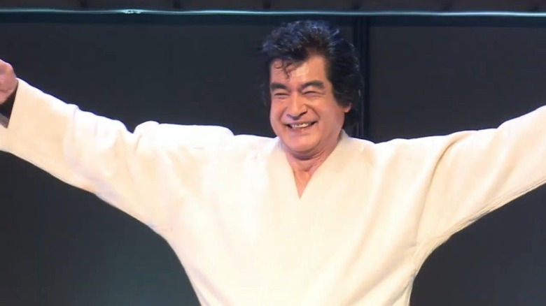 Segata Sanshiro raising his arms
