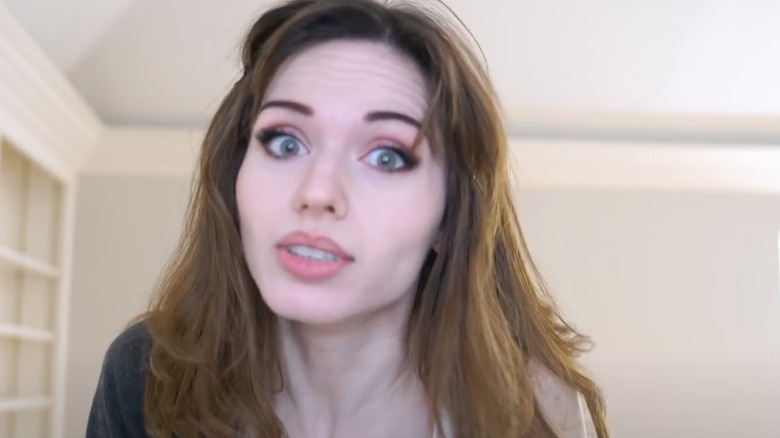 Amouranth reacts to hater