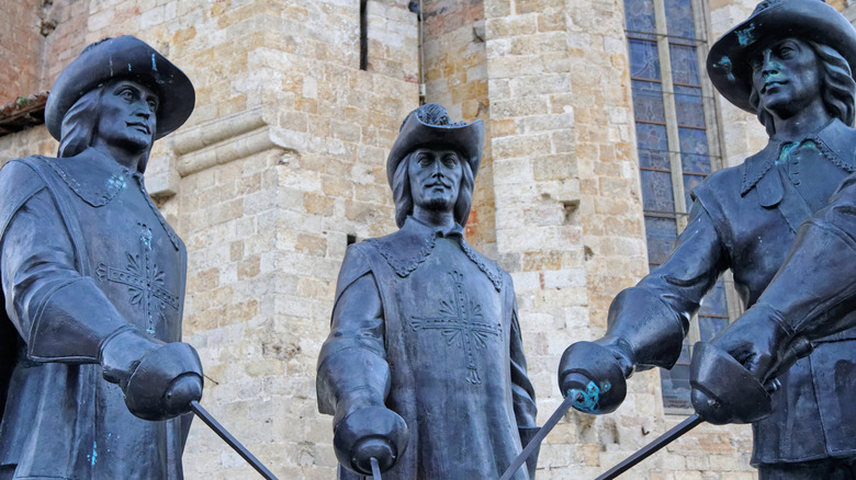 Statues of the three musketeers and D'Artagnan