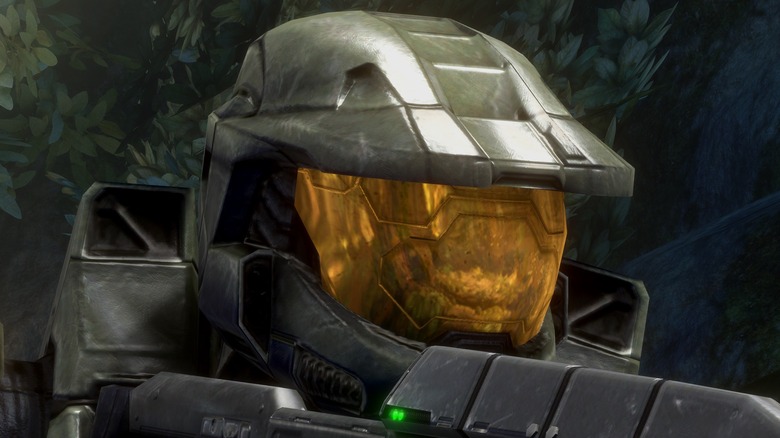 Master Chief pointing gun