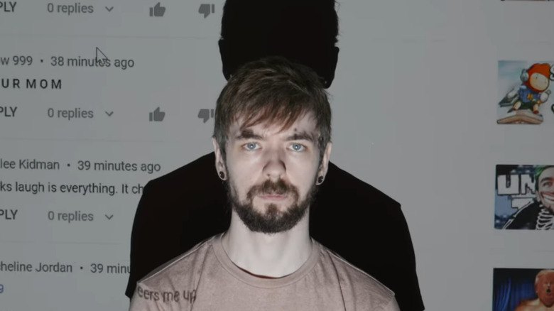 15 MONTHS screenshot