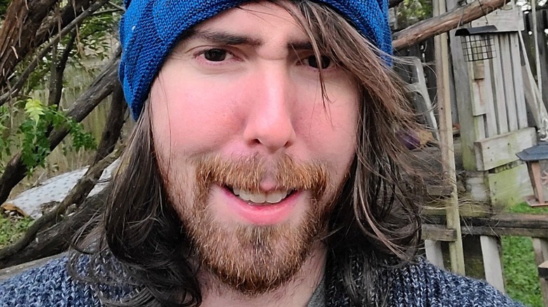 asmongold beanie outside