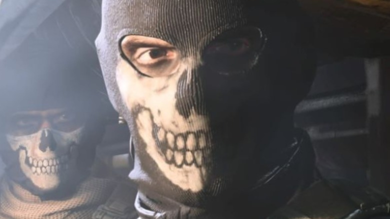 Warzone 2 soldier in skull balaclava