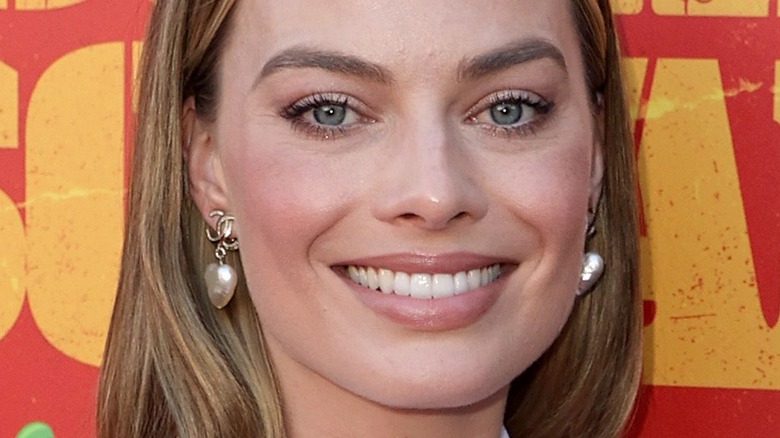 Margot robbie at movie premiere