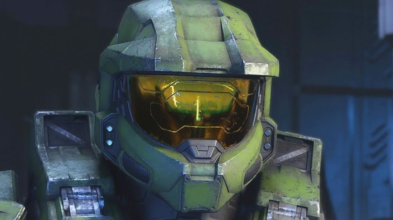 Master Chief holding an assault rifle