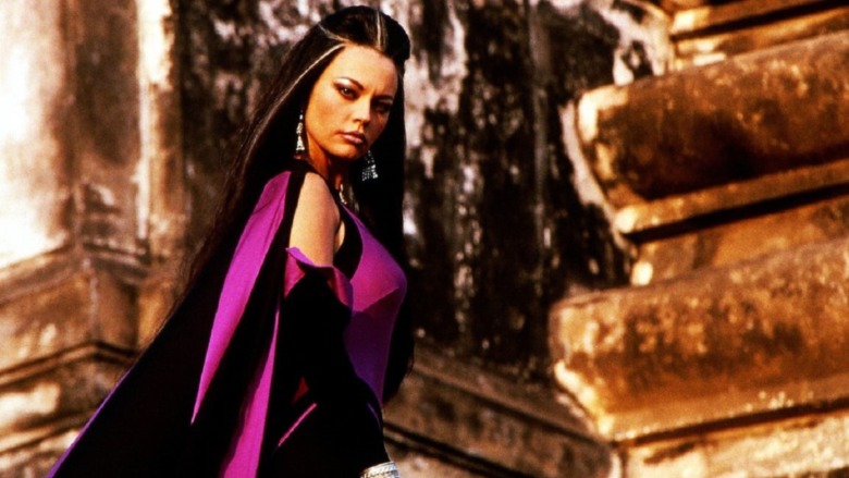 Sindel looks over her shoulder