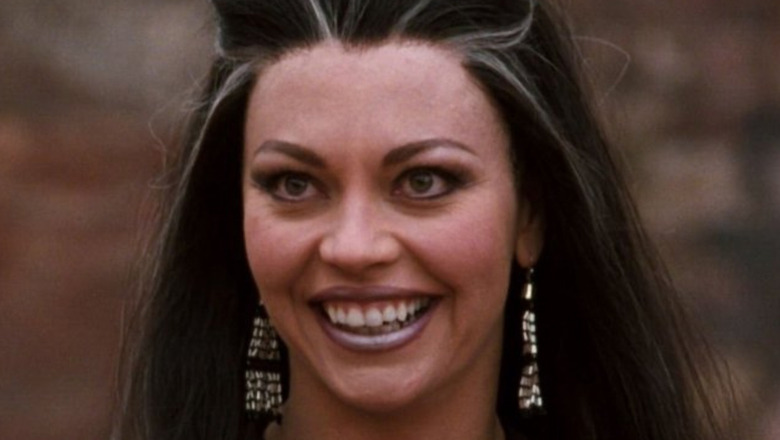 Sindel grins in Mortal Kombat Annihilation