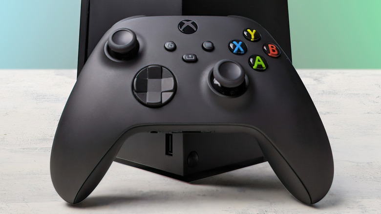 Xbox Series X controller with console