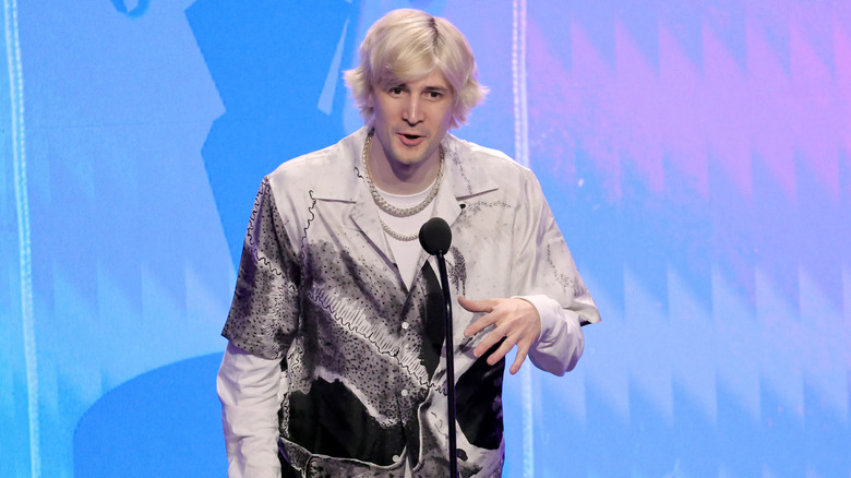 xQc accepting award
