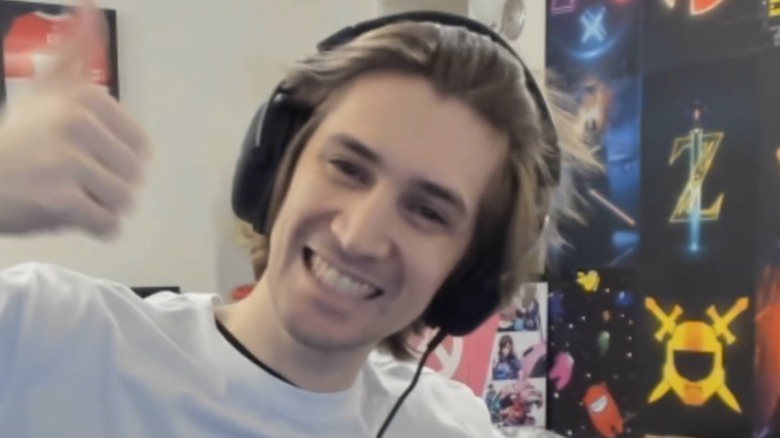 xQc thumbs up stream smile